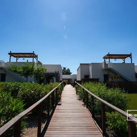 Apartment T4 Climatise Avec Piscine A 400m De La Vias