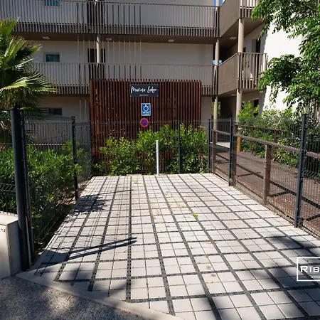 Apartment T4 Climatise Avec Piscine A 400m De La Vias